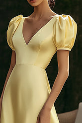 Gelbes Satin Ballkleid in A-Linie mit V-Ausschnitt und Puffärmeln
